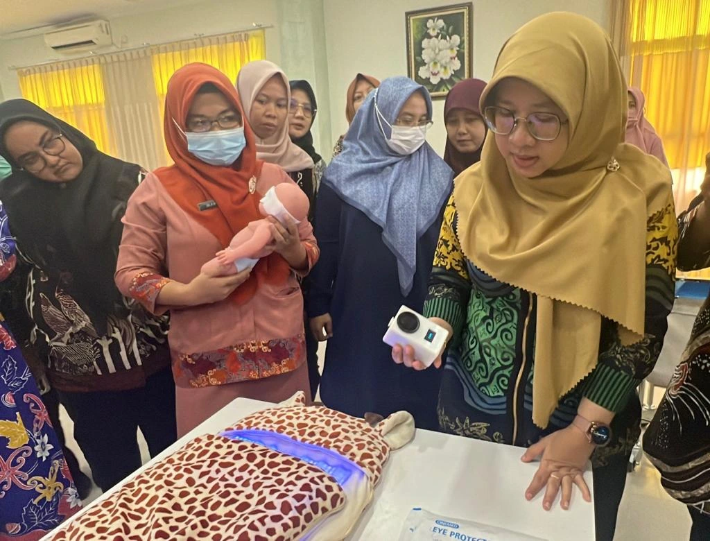 Sosialisasi dan pelatihan inovasi teknologi karya UNAIR di RSUD Aji Batara Agung Dewa Sakti Samboja, Balikpapan, Kalimantan Timur, Kamis (20/7/2023). (Foto: Istimewa)