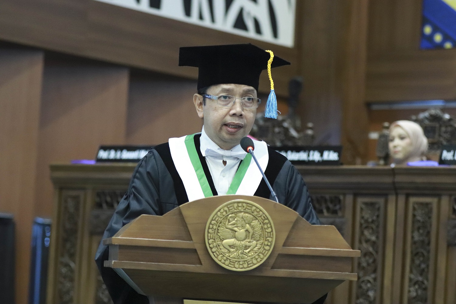 Prof Dr Muhammad Luthfi drg MKes dikukuhkan sebagai guru besar Fakultas Kedokteran Gigi (FKG) Universitas Airlangga (UNAIR) dalam bidang ilmu Imunologi Molekuler Infeksi Rongga Mulut.