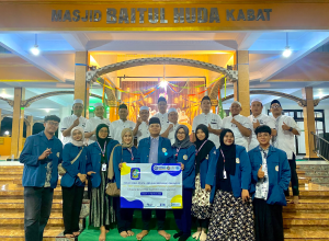 Santunan anak yatim dan dhuafa di Desa Kabat. (Foto: Dokumentasi Tim)