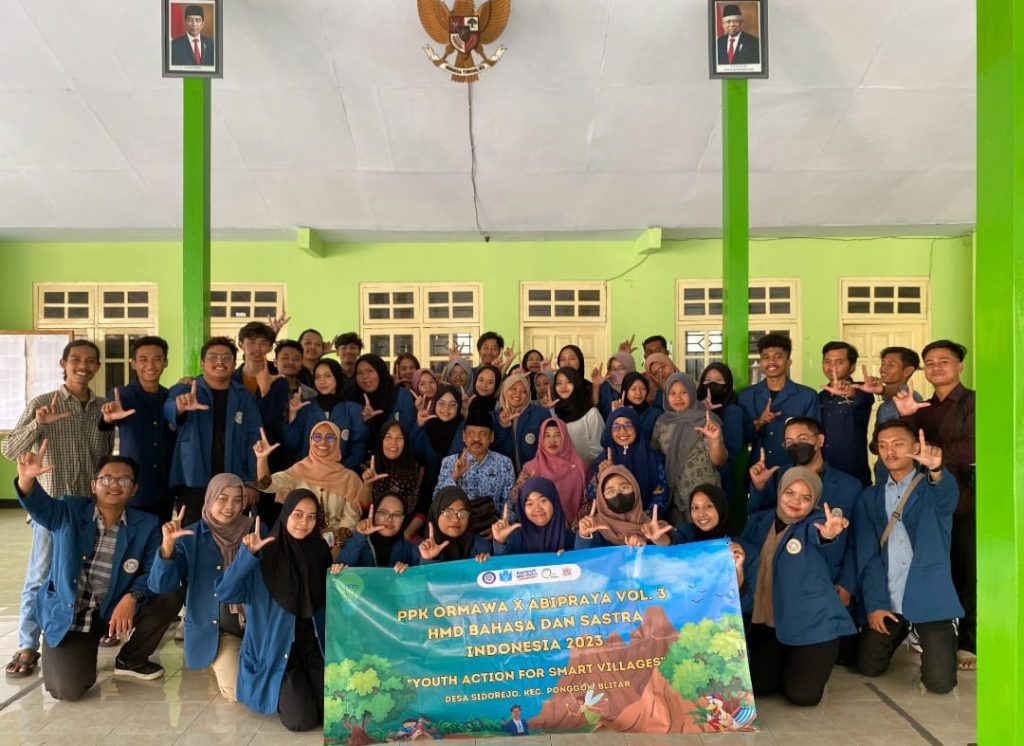 Foto bersama tim Abipraya Vol 3 x PPK ORMAWA HMD SASINDO UNAIR 2023 (Foto: Dokumentasi Tim Kegiatan)