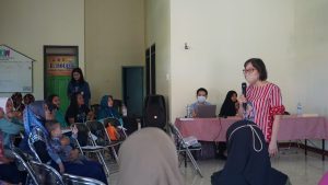 Kegiatan Mahasiswa BBK UNAIR di Kelurahan Sambikerep, Surabaya dalam mendukung Surabaya Eliminasi Stunting (22/7/2023) (Sumber : Dokumentasi Pribadi)