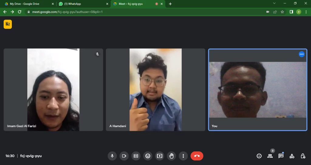 Dokumentasi setelah wawancara secara daring melalui google meet. Dari Kiri ke Kanan: Imam Gazi Al Farizi, Anugrah Hamdani, dan Adil Salvino Muslim (sumber foto: dokumentasi Adil Salvino).