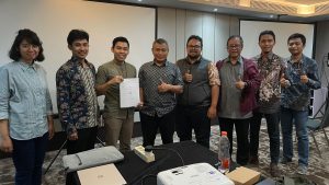 Penandatanganan kesepakatan matching fund antara PT Lentera Alam Nusantara dengan Badan Pengembangan Bisnis Rintisan dan Inkubasi UNAIR. (Foto: Istimewa)