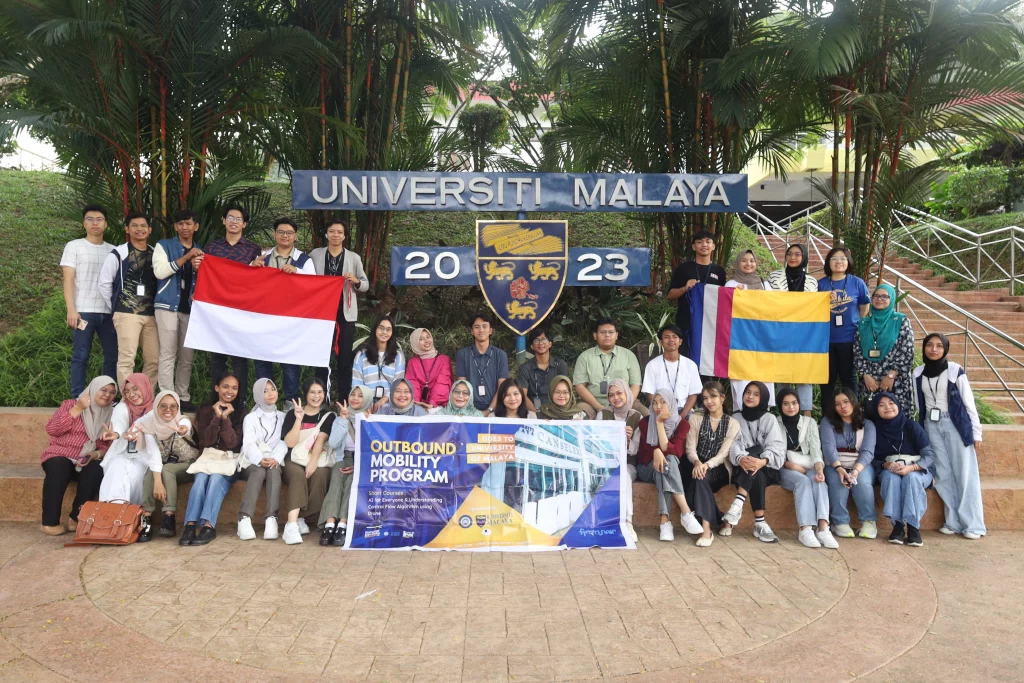 UNAIR FTMM student outbound activities at Universiti Malaya. (Photo: FTMM team)