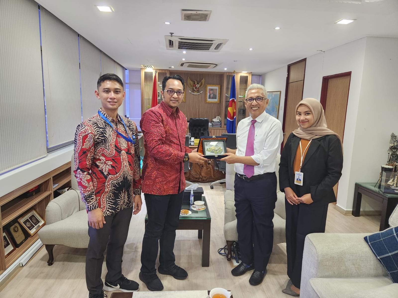 “SDGs Center of Universitas Airlangga Strengthens Educational Diplomacy Through Collaborative Visit to Embassy of The Republic of Indonesia in Malaysia”