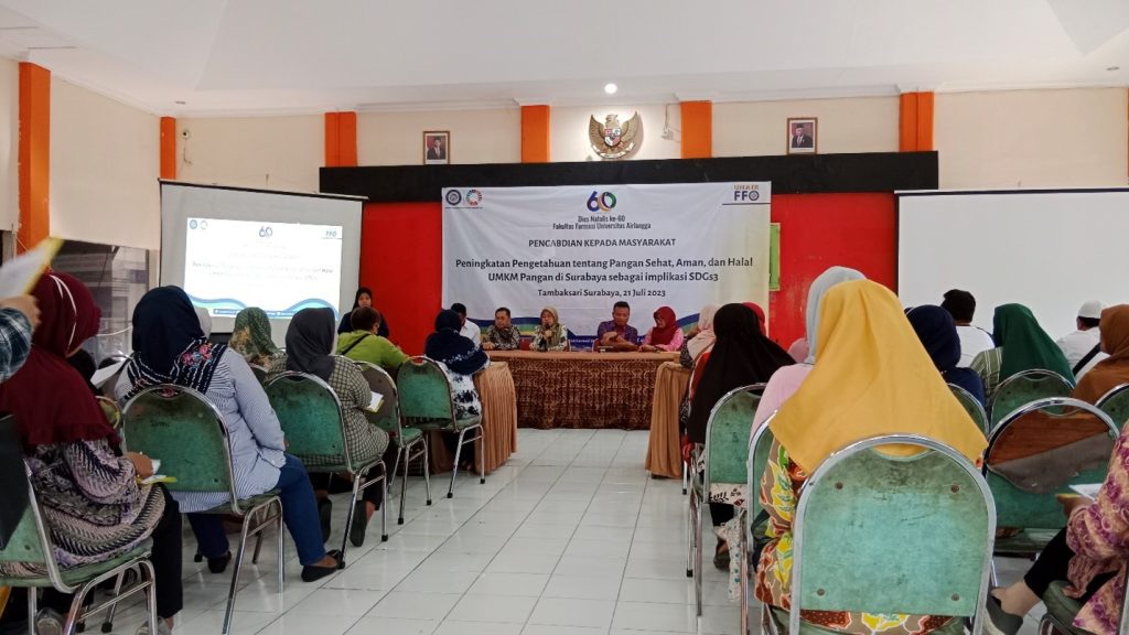 Foto Sambutan oleh Ketua Departemen Ilmu Kefarmasian Fakultas Farmasi Universitas Airlangga