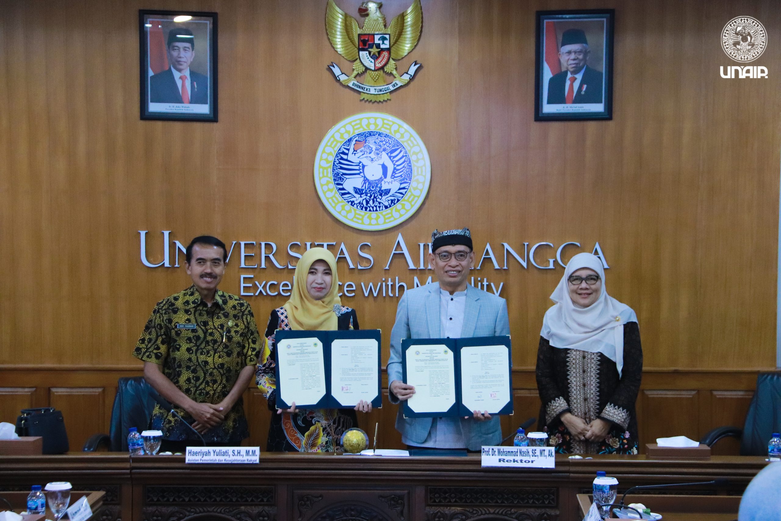 Penandatangan MoU antara Pemkab Bondowoso dan Universitas Airlangga. (Foto: Muafa)