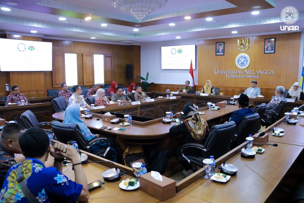 Suasana pemaparan kondisi Pemkab Bondowoso terkait problem stunting saat MoU dengan UNAIR di R Sidang Pleno, Balirua, Rektorat, Kampus MERR C. (Foto; Muafa)