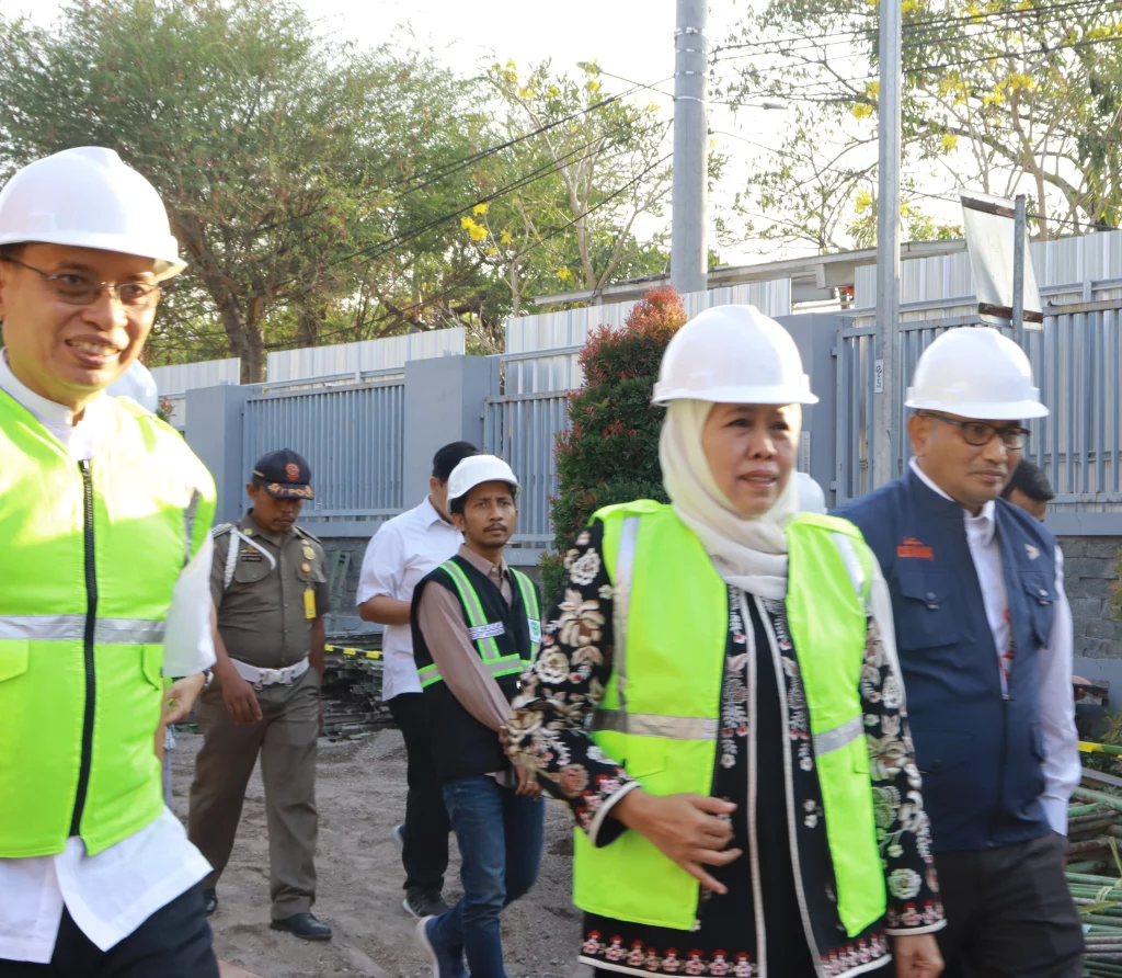 Peninjuan lokasi pembangunan Plaza Airlangga. (Sumber: PKIP UNAIR)