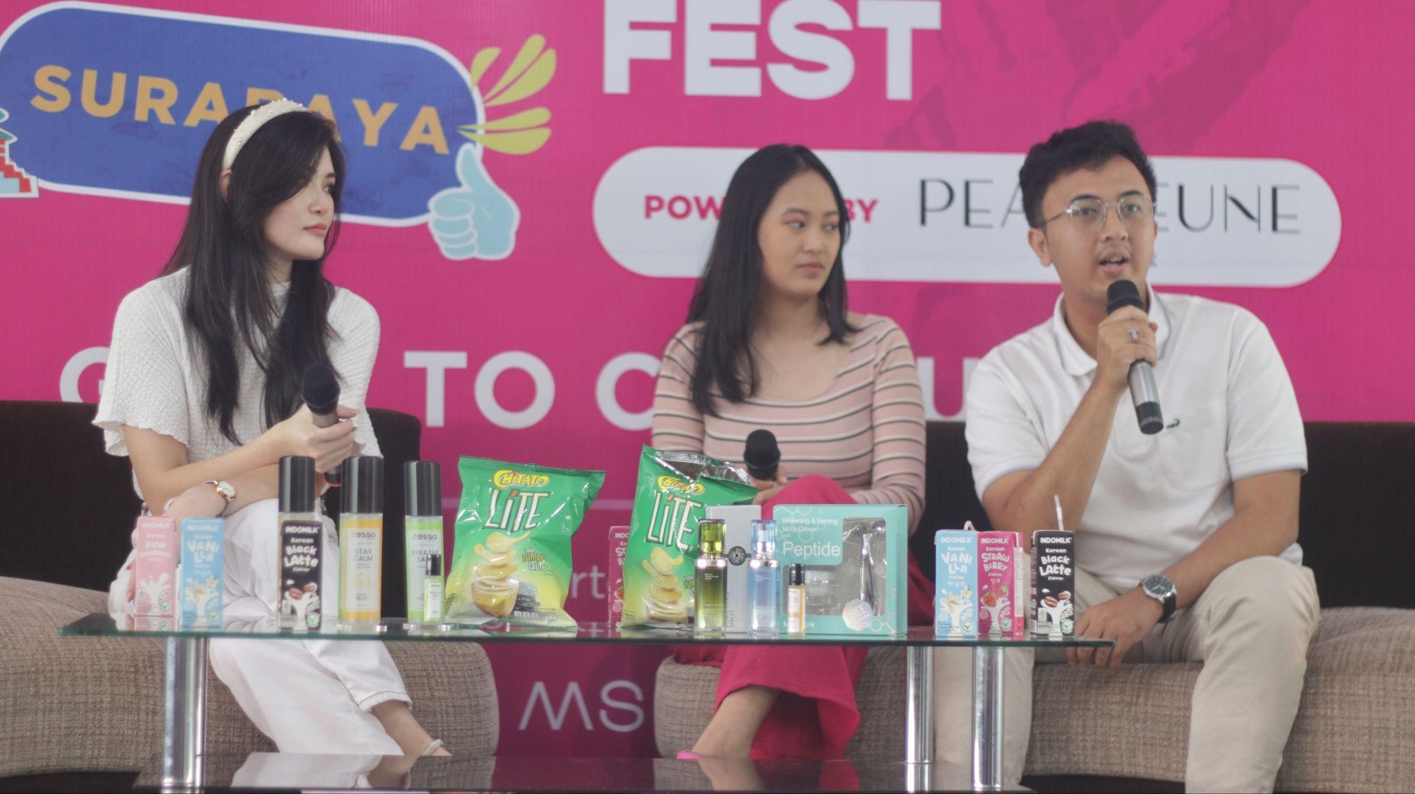 Ketiga narasumber menyampaikan materi pada saat sesi talkshow. (Foto: Istimewa)