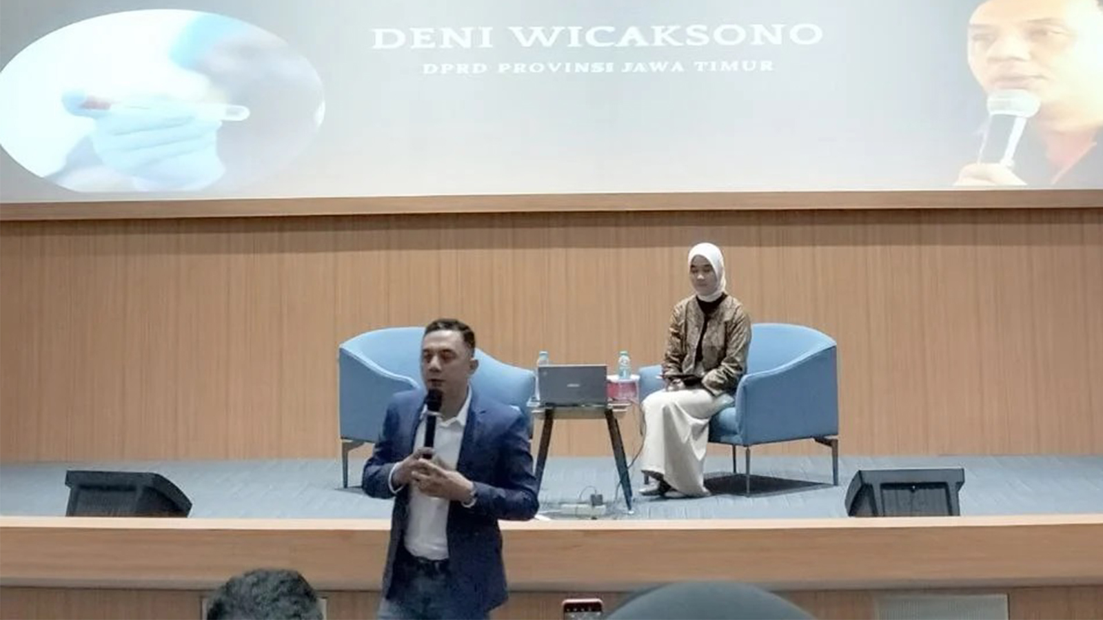 Deni Wicaksono S Sos saat memaparkan materi di Airlangga Leadership Program, Sabtu (16/9/2023). (Sumber: Dokumen Pribadi)