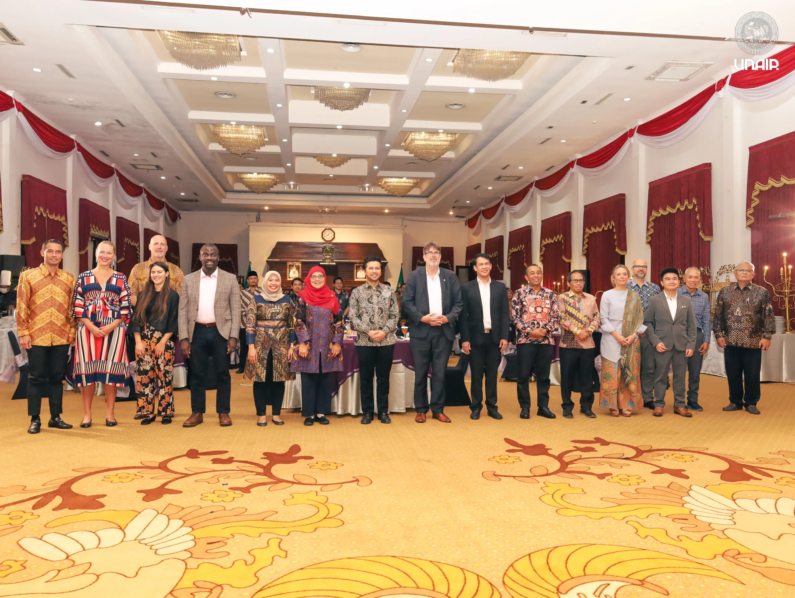 Suasana Gala Dinner Peserta International Workshop Brantas River of Life pada Rabu (18/10/2023) di Gedung Negara Grahadi. (Foto: Muhammad Mu’afa Rahman)