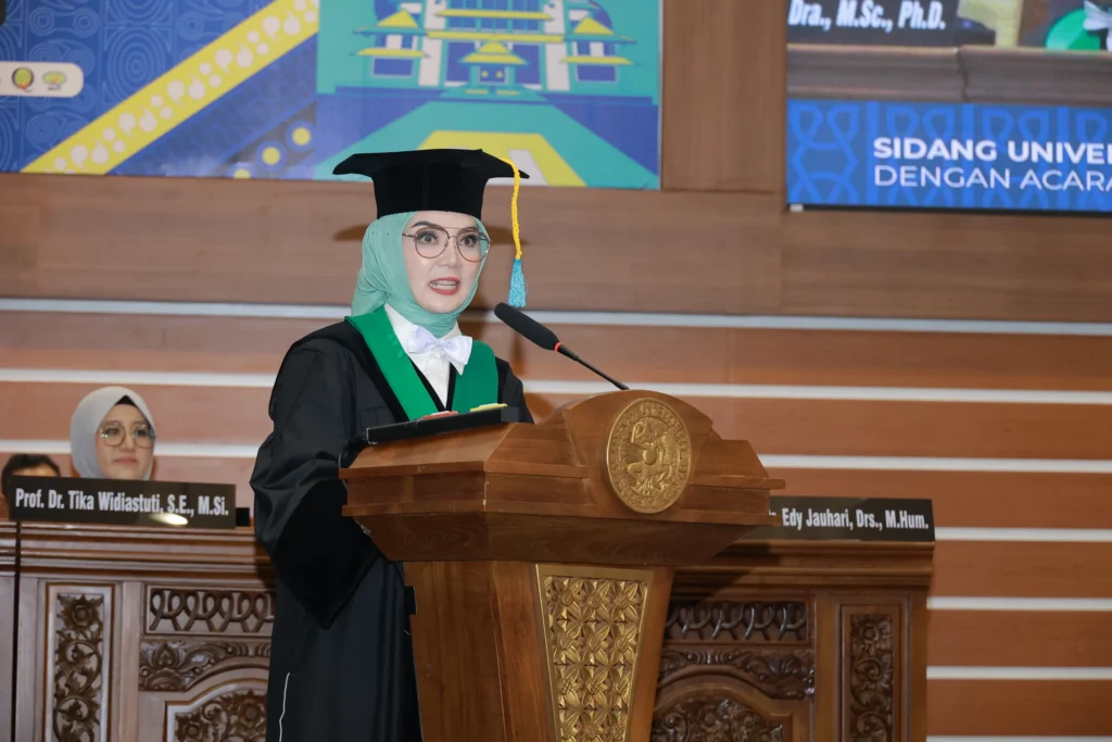 Prof Dr Rosy Setiawati dr SpRad (K) MSK CCD, Guru Besar Bidang Ilmu Musculoskeletal and Clinical Radiology. (Foto: PKIP UNAIR)
