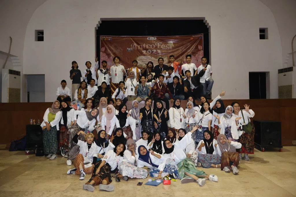 Foto seluruh panitia acara Antrofest 2023. (Sumber: Panitia) 