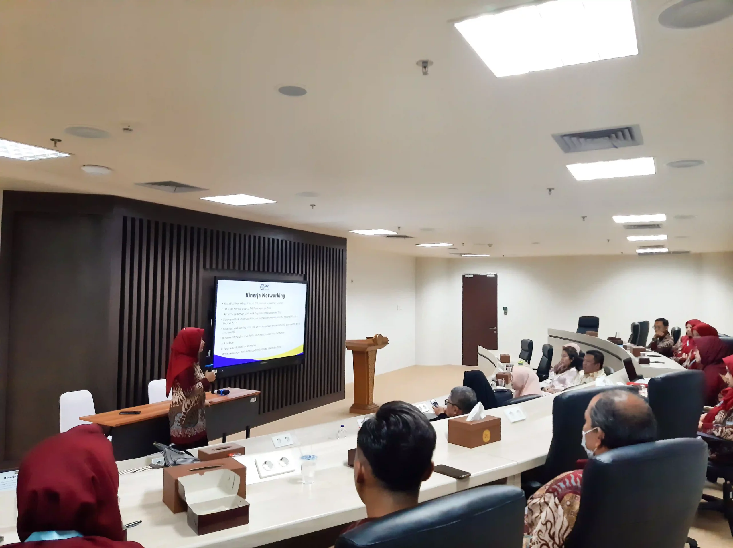 Suasana lawatan Poliklinik USU ke PLK UNAIR yang berlangsung pada Rabu (10/10/2023) di ASEEC Tower. (Foto: Icha Nur Imami Puspita)