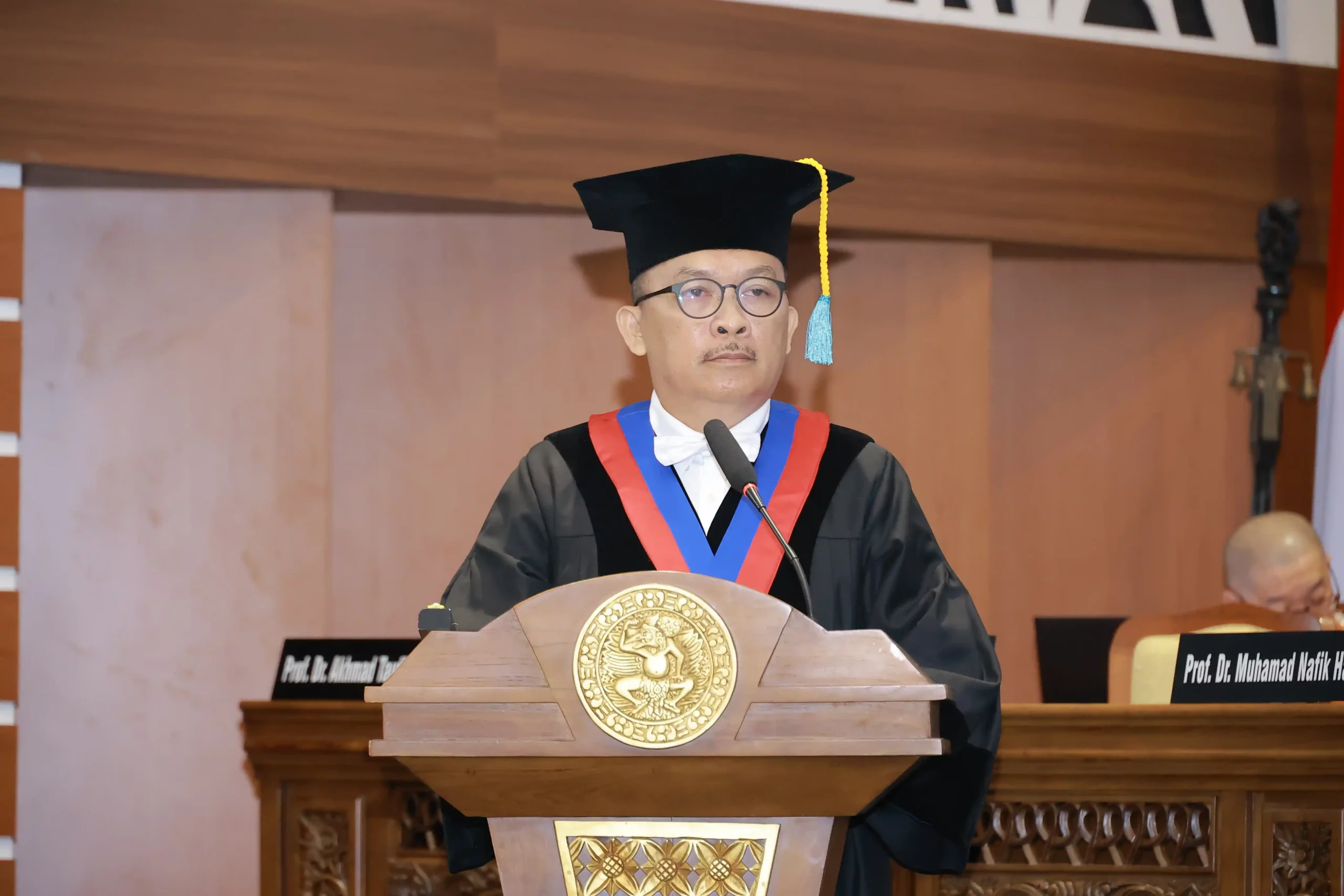 Prof Dr Eduardus Bimo Aksono Herupradoto, drh, Mkes saat melakukan orasi ilmiah pada Rabu (25/10/2023)