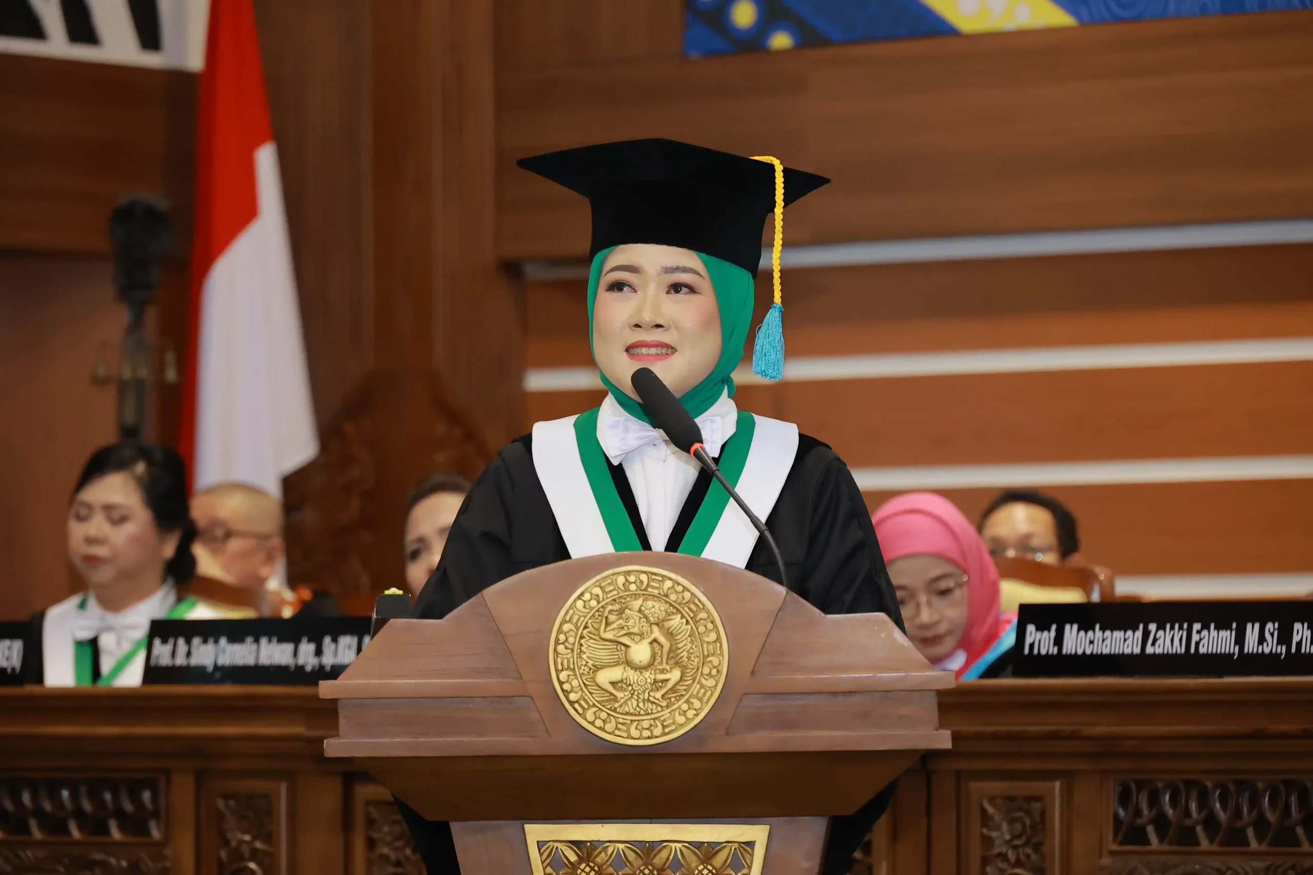 Penyampaian orasi Prof Tania Saskianti drg PhD SpKGA SubspAIBK(K) saat Sidang Pengukuhan Guru Besar Universitas Airlangga (UNAIR) pada Rabu (11/10/2023) di Aula Garuda Mukti Kampus MERR-C.