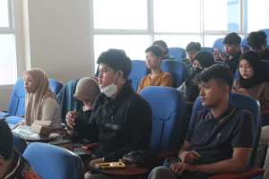 A participant shared his opinion during the 2nd Eco-Suara Airlangga Consolidation. (Source: Personal Document)