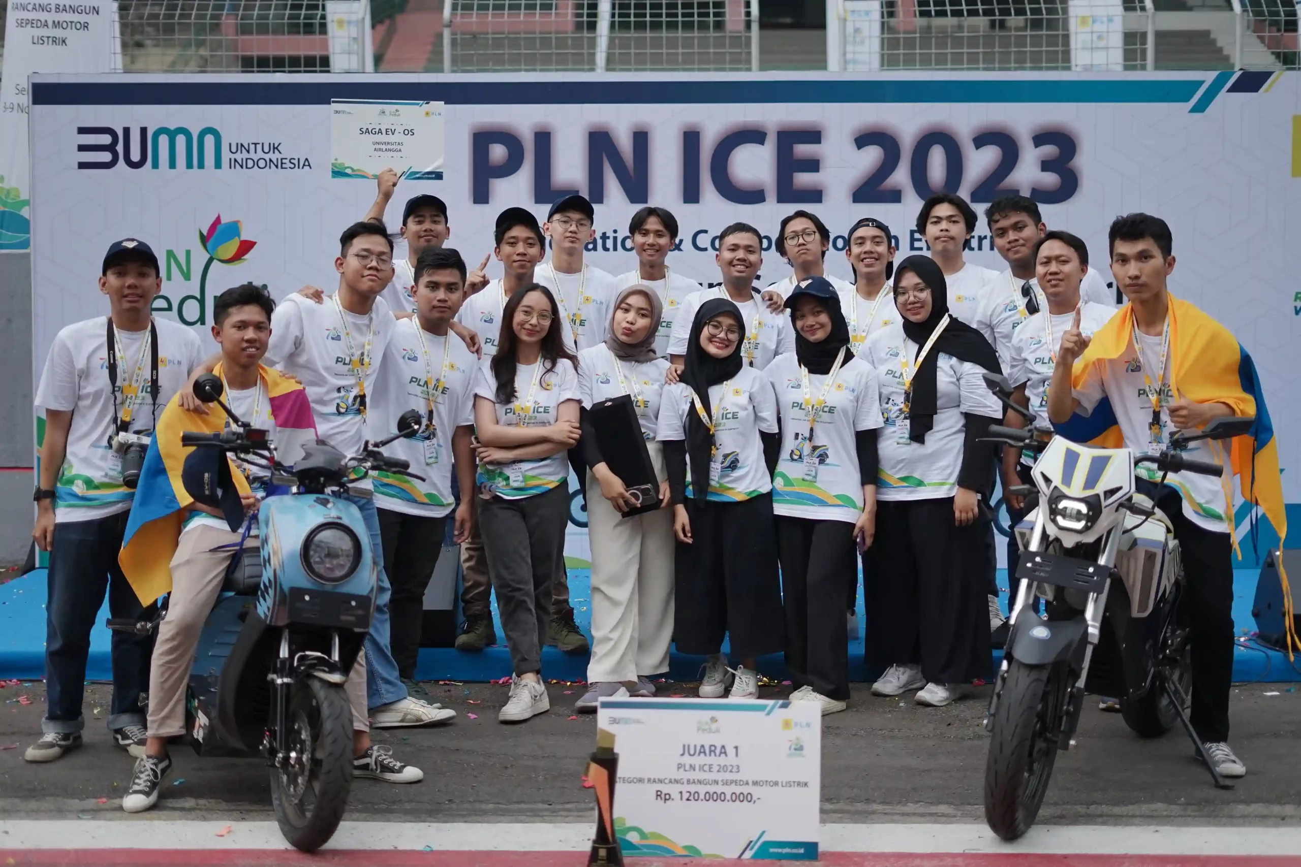 The EV-OS Team wins 1st Place in PLN ICE 2023. (Photo: EV-OS Team)