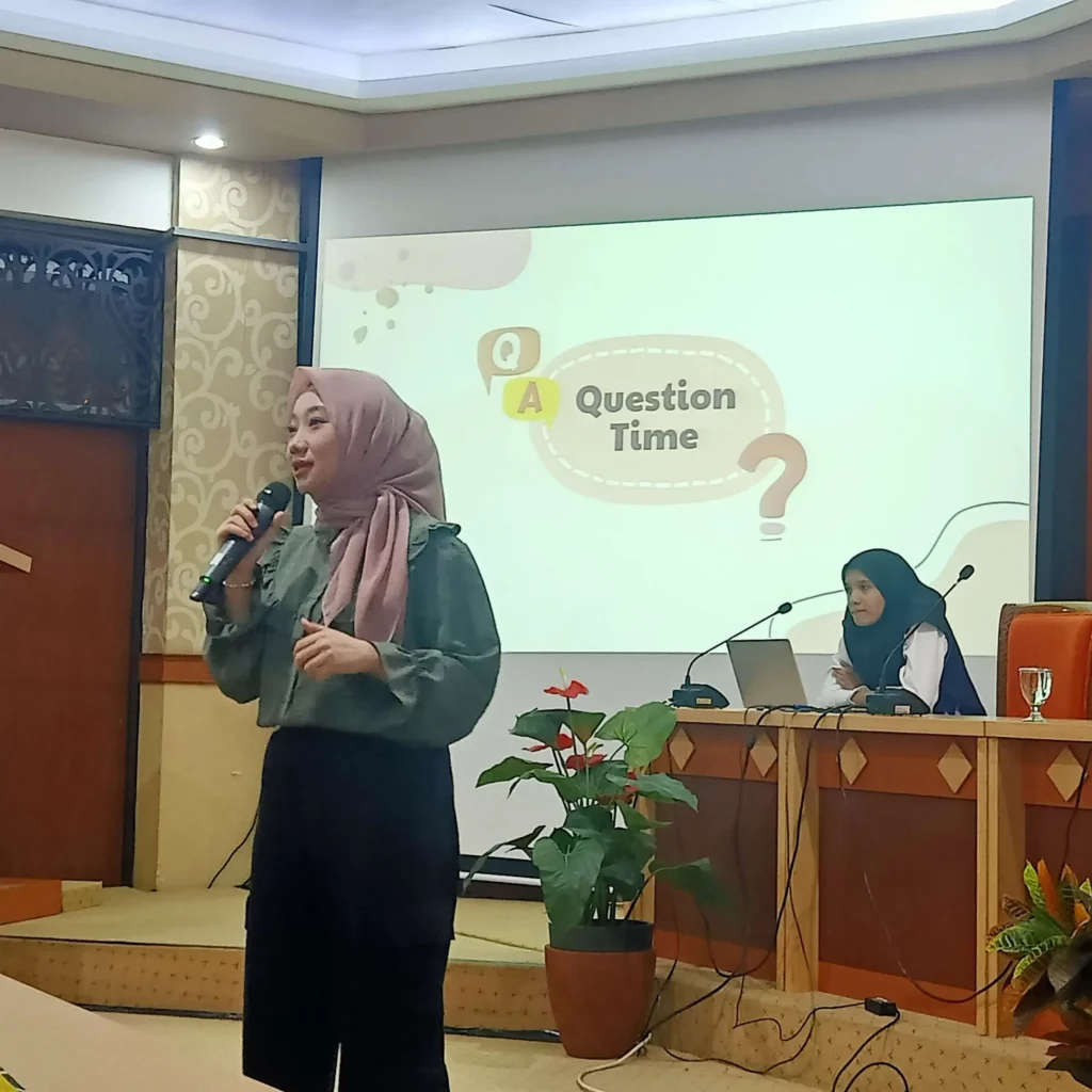 Fynna Rosalia A Md menjelaskan benefit dari Ads bagi UMKM (Foto: Panitia)