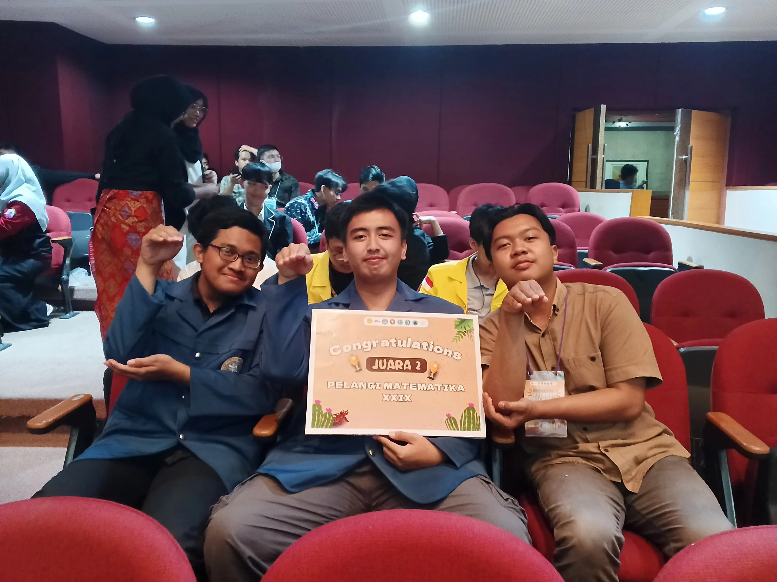 Dari Kiri ke Kanan: Muhammad Iqbal Maulana, Sakha Nasta Putra Mahendra, dan Diki Fernandi, Mahasiswa FST UNAIR. (Foto: Istimewa).