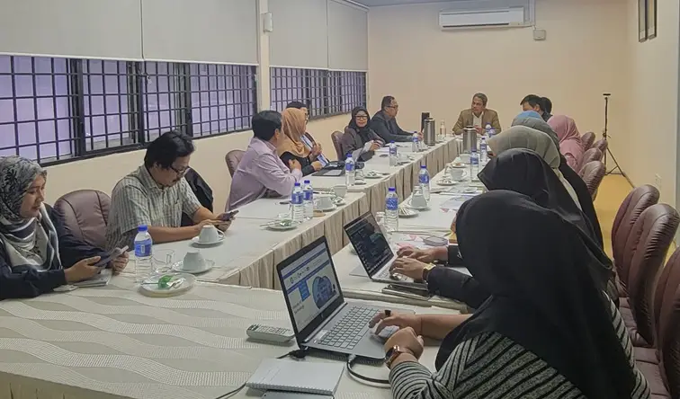 Delegates from Universitas Airlangga explore potential collaborations with Universiti Putra Malaysia. (Photo: Astri Dewayani)
