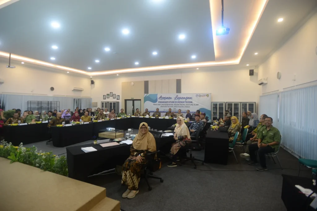 Suasana Pembukaan Asesmen Lapangan Bersama Asesor, Pimpinan UNAIR, dan Stakeholder (Sumber: UKIP FIKKIA)