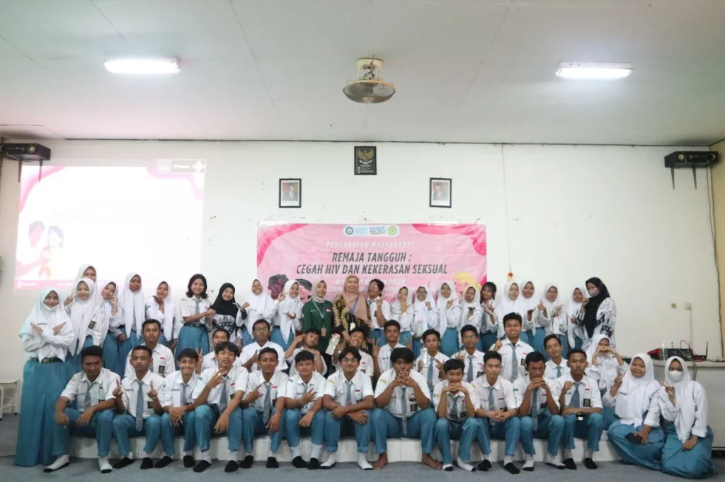 Siswa-siswi di SMA Negeri 19 Surabaya pada Senin (27/11/2023) dalam sosialisasi pencegahan HIV (Sumber Foto: Dokumentasi Panitia).
