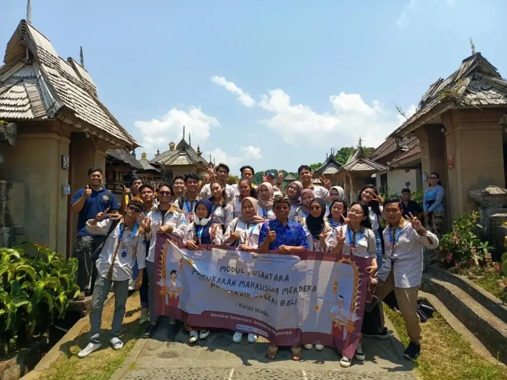 Mengunjungi Desa Panglipuran yang merupakan desa paling di dunia. (Sumber: Istimewa).