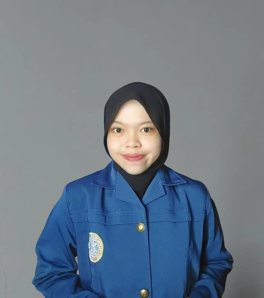 Ivone Pinasthika Prawesti, mahasiswa Bahasa dan Sastra Indonesia, UNAIR meraih Gold Medal dalam lomba esai nasional Syncounlogy 2023 Universitas Pendidikan Ganesha (UNDIKSA). (Foto: Dokumen pribadi)