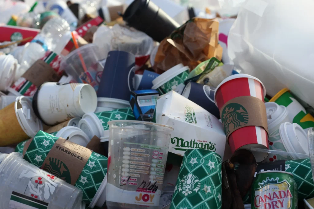 Tumpukan Berbagai Jenis Sampah Sumber: Unsplash.com)