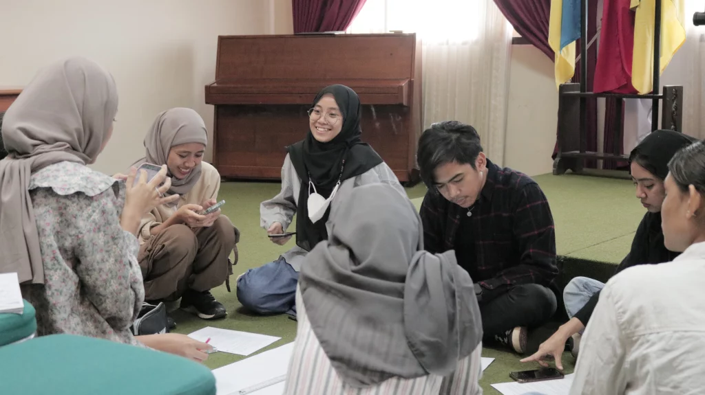 Praktik Mitigasi Risiko Wabah Penyakit Hewan Ternak oleh mahasiswa FKH UNAIR. (Foto: Istimewa)