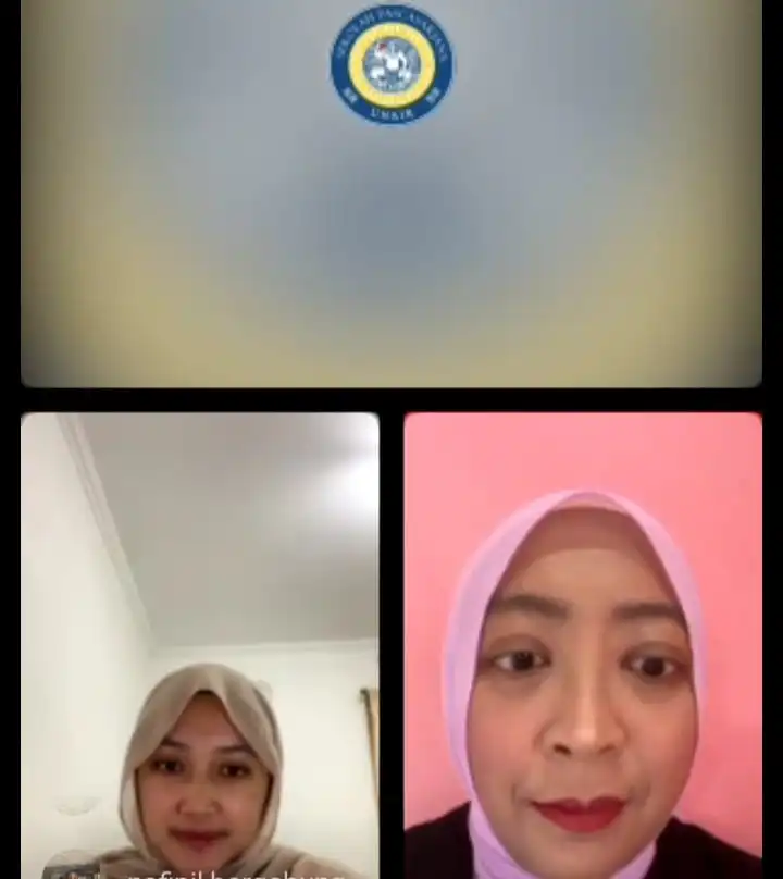 Iska Ningrum (right) as a speaker in HR talk via live broadcast on Instagram @pasca_unair. (Photo: By courtesy)