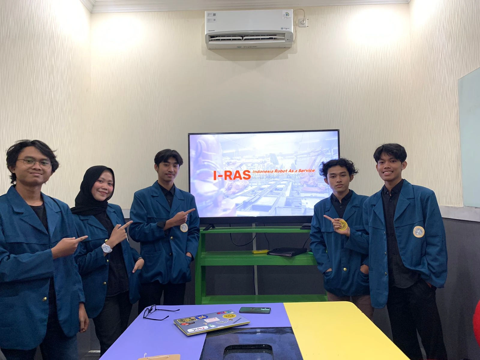 Right to left: Alvarezi, Reizo, Kartika, Afnan, and Wahyu won gold medal at NASPO.