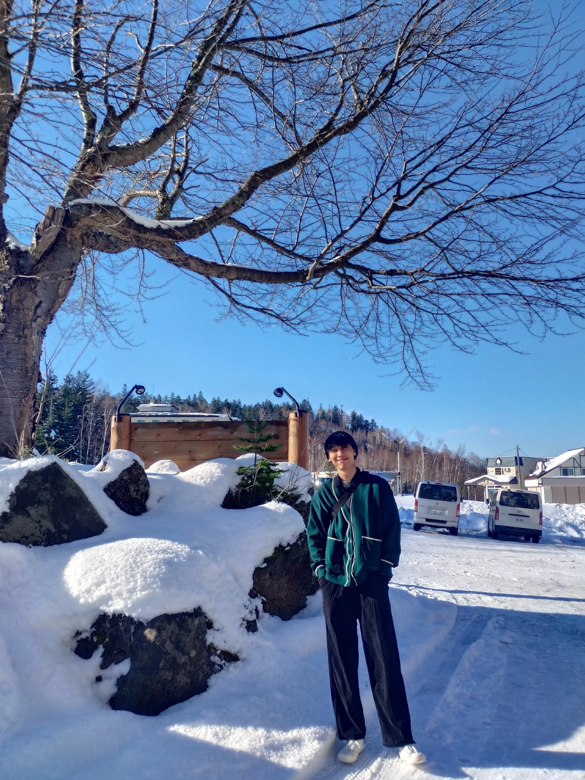 Moch Zidane Indrawan, an UNAIR Japanese Studies student in the Faculty of Humanities, had the opportunity to do an internship at the Yumoto Shirogane Onsen Hotel in Japan. (Photo: By courtesy)