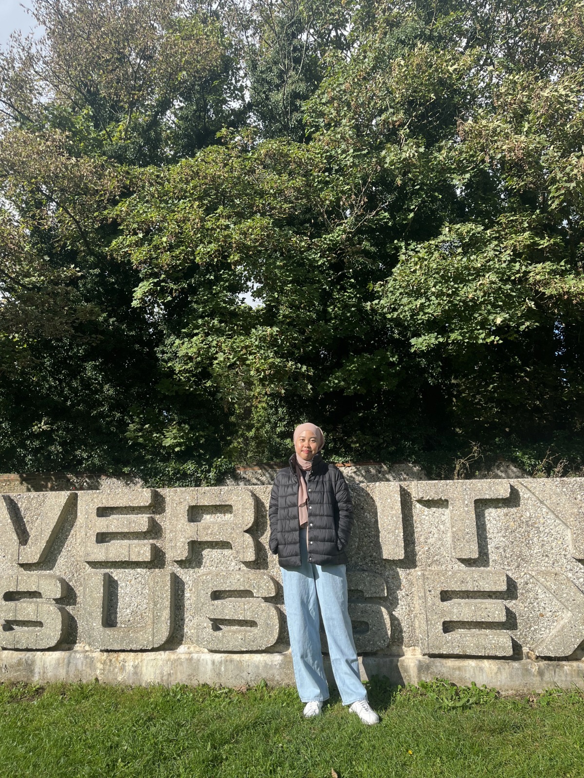 Noni Trisha Hapsari berhasil mendapatkan beasiswa IISMA Kemdikbudristek di University of Sussex, Inggris. (Foto: Istimewa)