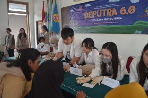 Kegiatan medical check up bersama masyarakat di DEPUTRA 6.0. (Foto: Istimewa)