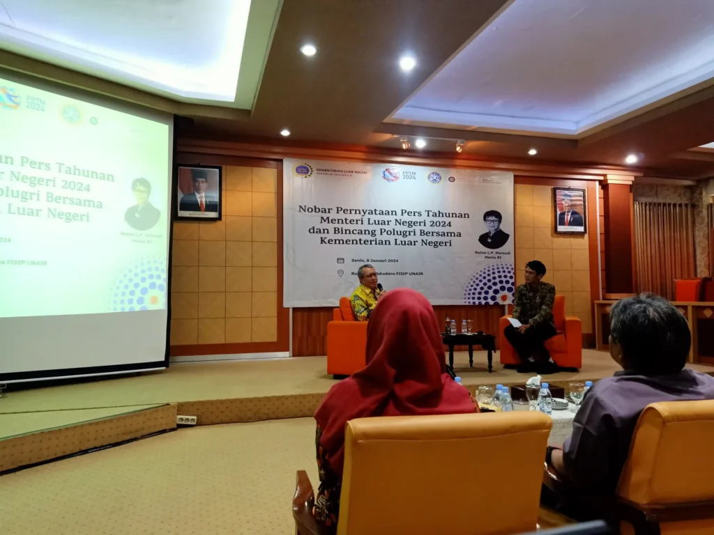 Dr Dian Triansyah Djani SE MA Menyampaikan Tanggapan Terhadap Pernyataan Pers Tahunan Menteri Luar Negeri (PPTM) 2024 (Foto: Dokumentasi Penulis)