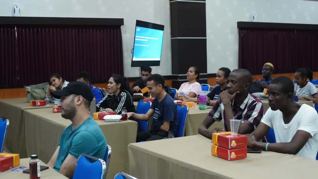 International students of Universitas Airlangga (UNAIR) during health insurance dissemination event by Mandiri InHealth. (Photo: PKIP)