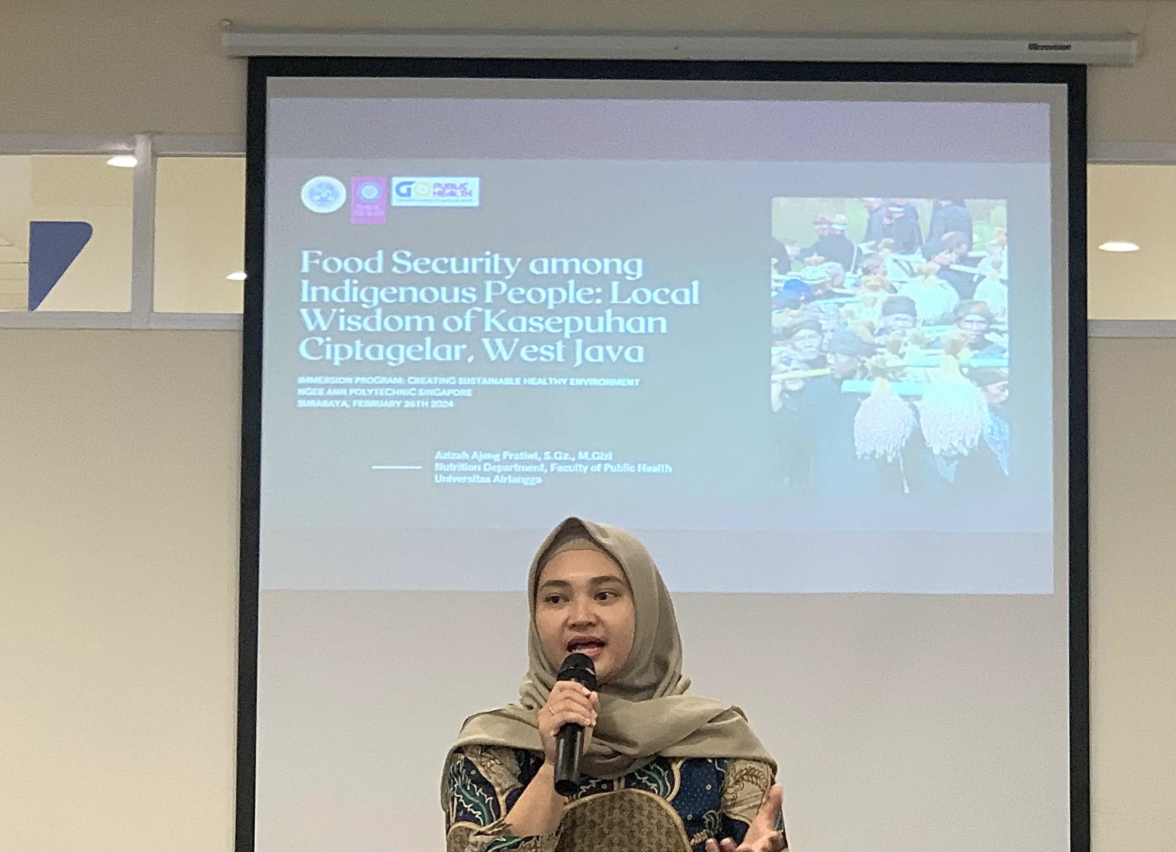 Azizah Ajeng Pratiwi SGz MSc during the Class Session of UNAIR Student Mobility, Monday, February 26, 2024. (Photo: By courtesy)