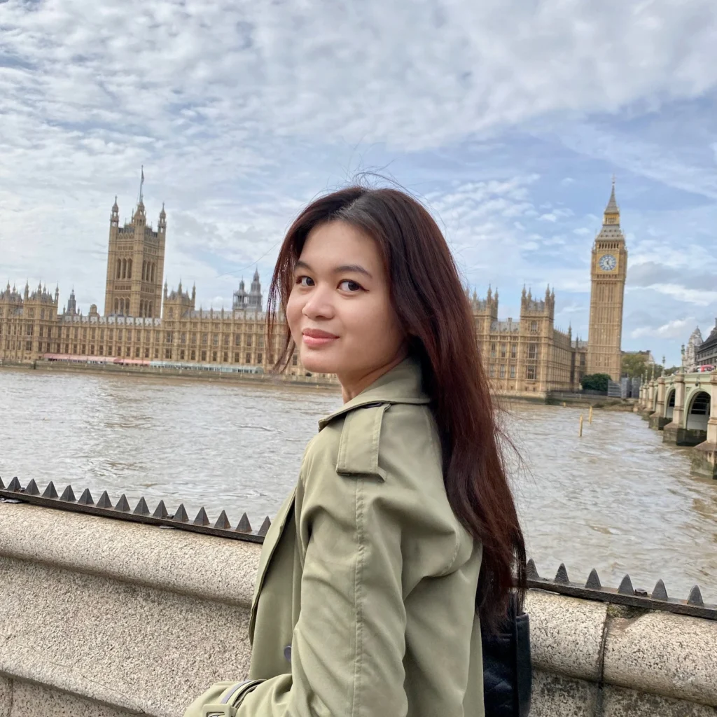 Aprilia Cahyaningrum from the Faculty of Humanities UNAIR joins IISMA program at the Queen Mary University of London, UK. (Photo: By courtesy)