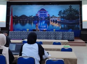 Taufik S T M Kom sebagai PIC Gemastik Universitas Airlangga saat mengisi sosialisasi. (Foto: Istimewa)