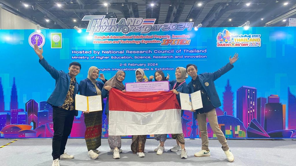 Tim Smartose UNAIR meraih gold medal dalam kompetisi internasional IPITEX di Thailand pada Selasa (06/02/2024). (Foto: Istimewa)