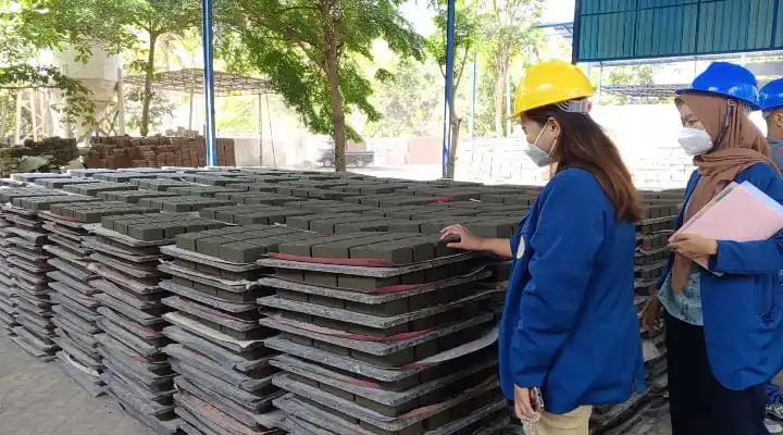 FIKKIA student observes the drying location (Photo: By courtesy)
