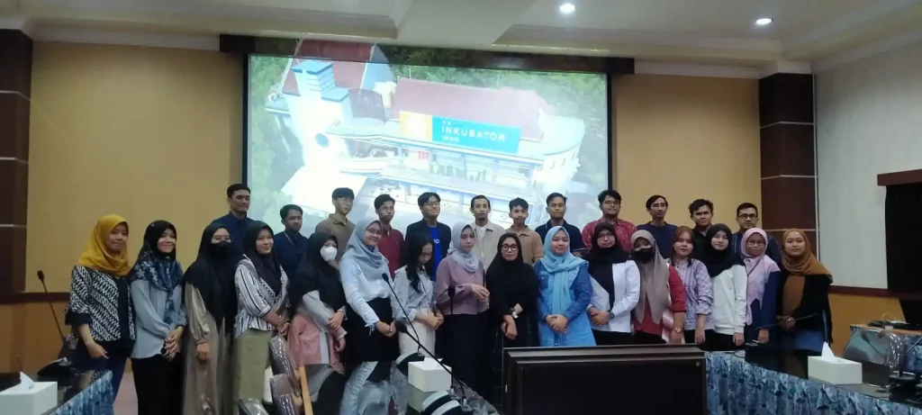 Suasana Sosialisasi Inkubator Bisnis Mahasiswa dan Dosen Inventor UNAIR (Foto: Rosita)