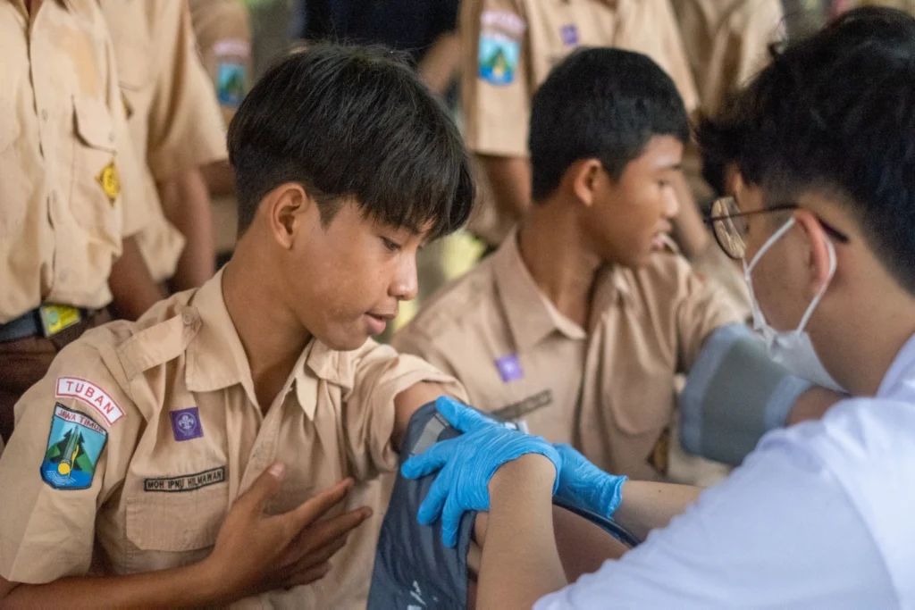 BEM KM FK UNAIR holds Foster Village program at SMPN 2 Semanding, Genaharjo Village, Tuban. (Photo: By courtesy)