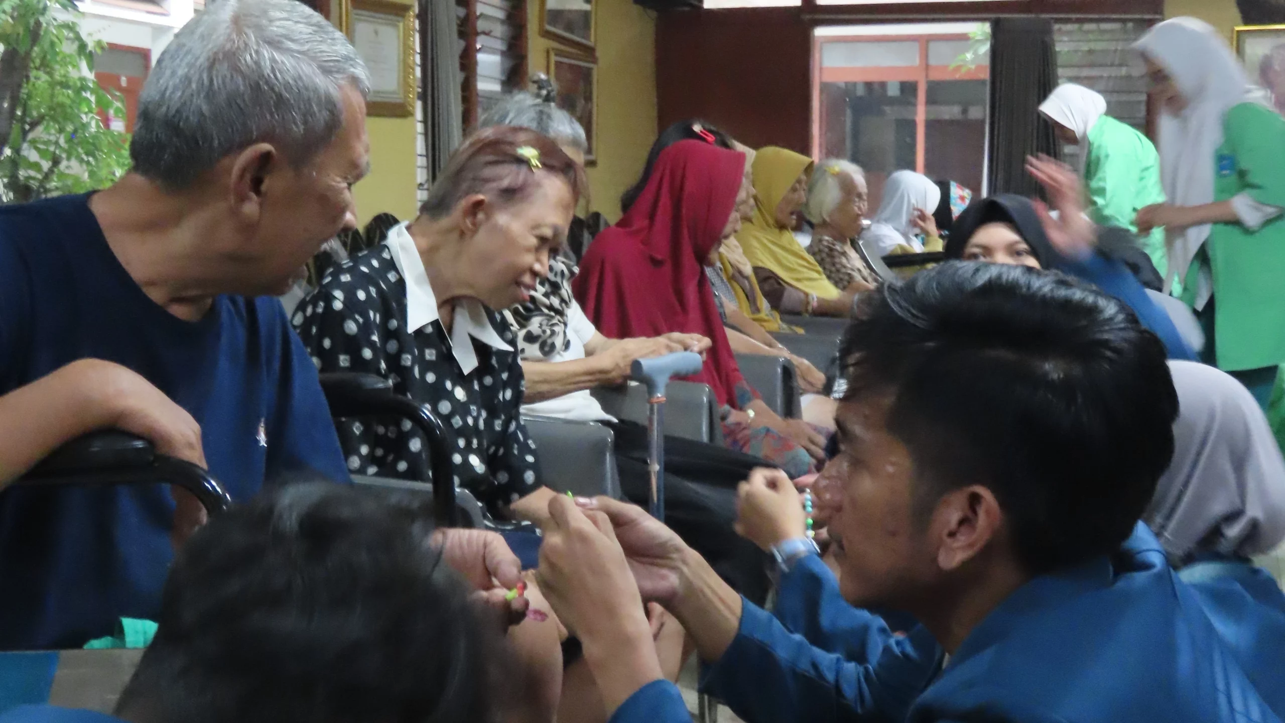 Kegiatan RMABersinar di Panti Werdha Hargo Dedali Surabaya pada Minggu (17/3/2024). (Sumber: Panitia)