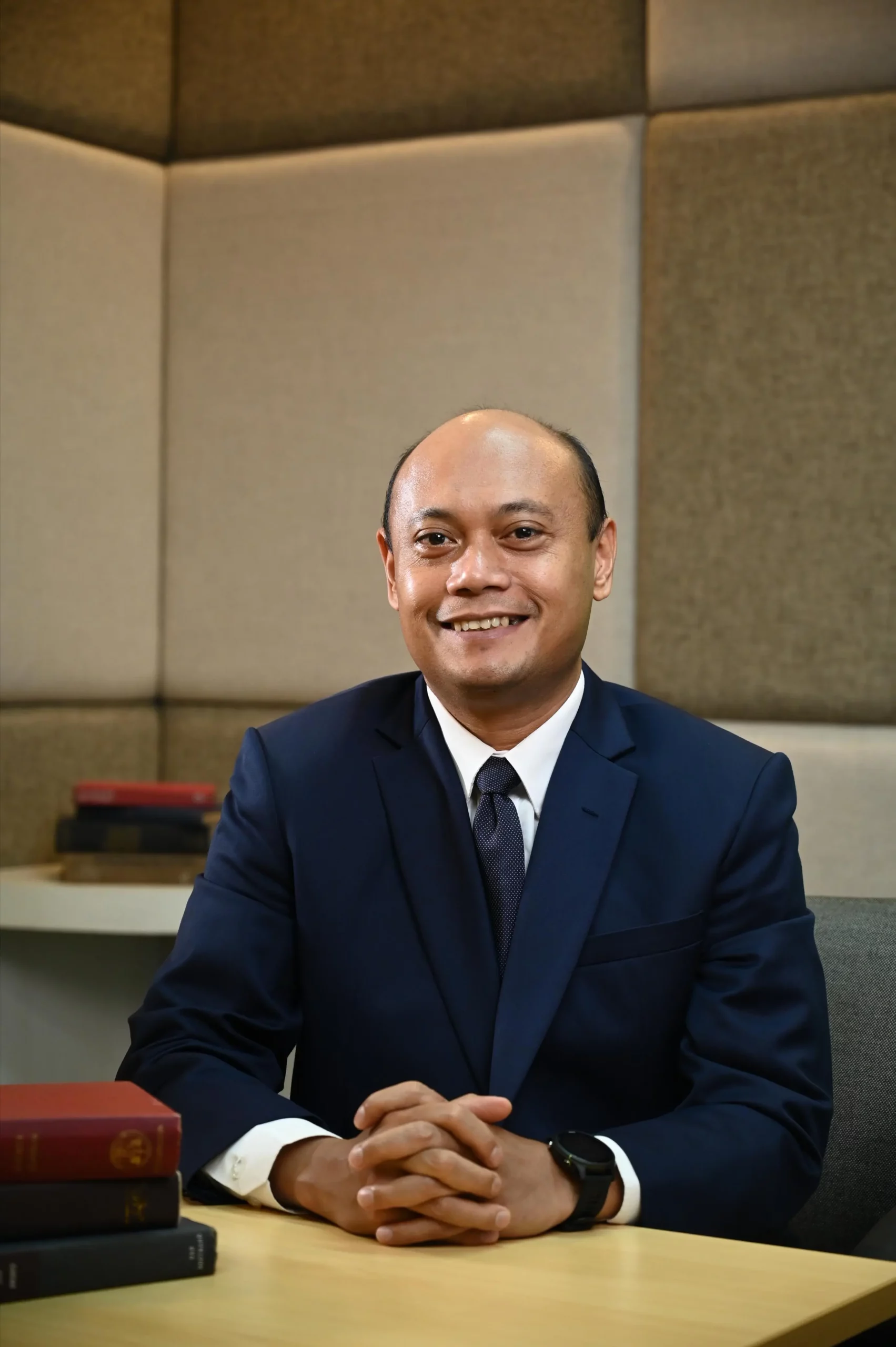 Iman Prihandono PhD Pakar Hukum Perdagangan Internasional dan Dekan FH UNAIR. (Foto: Humas FH UNAIR)