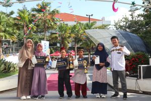 Potret para pemenang AIRAMAFEST 2024 pada cabang lomba Storytelling. (Foto: Istimewa)