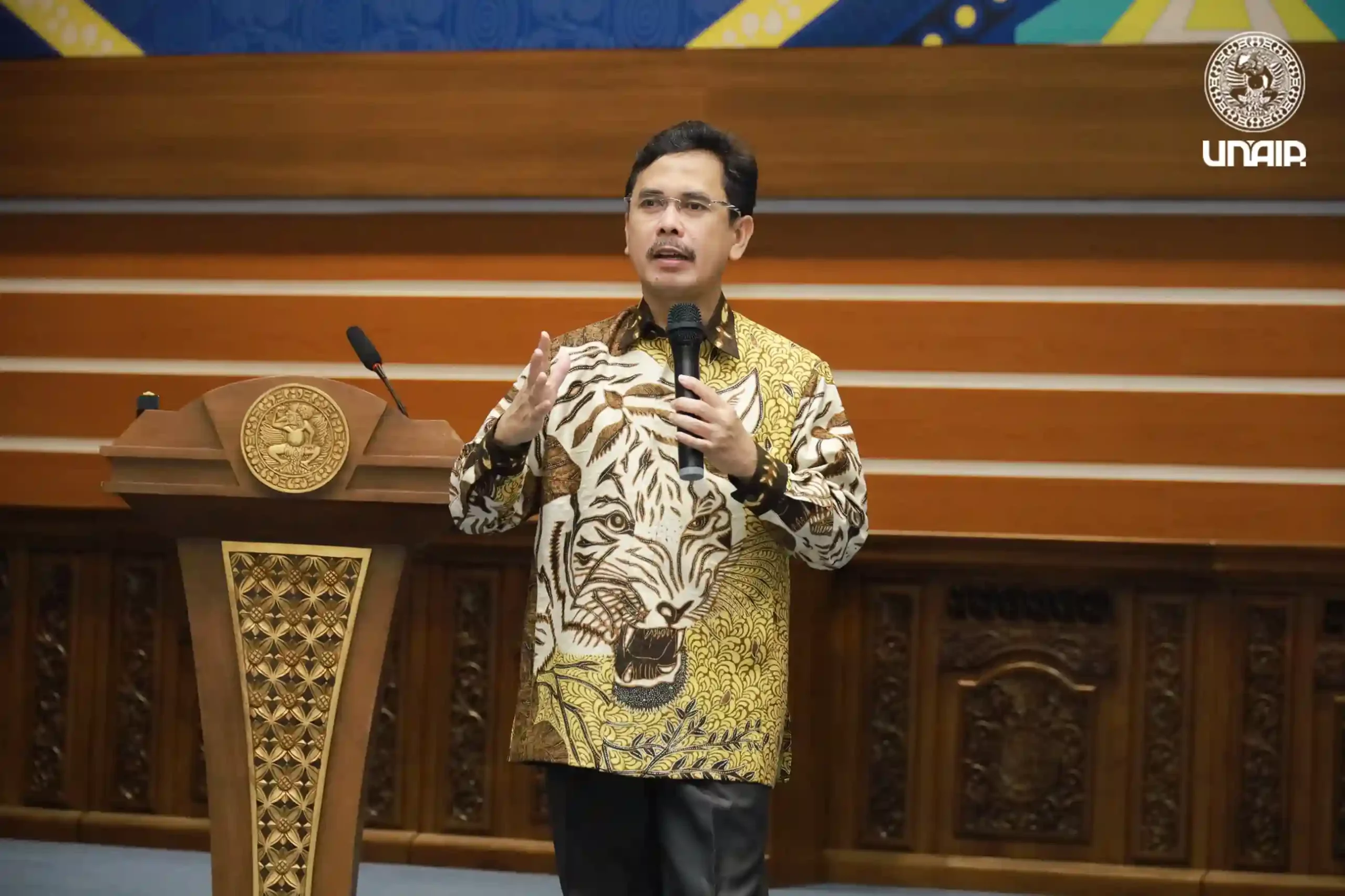 Direktur Kemahasiswaan UNAIR, Prof Dr M Hadi Shubhan SH MH CN (Foto: PKIP UNAIR)